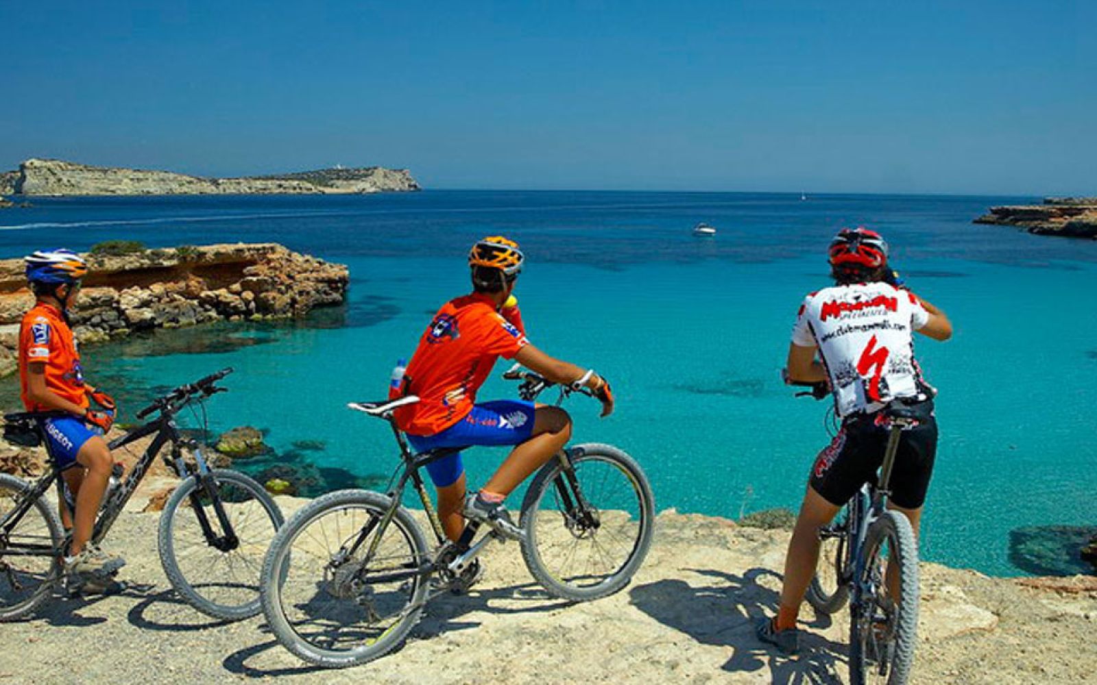 Ibiza exhibe su oferta lifestyle, gastronómica, deportiva y cultural en FITUR