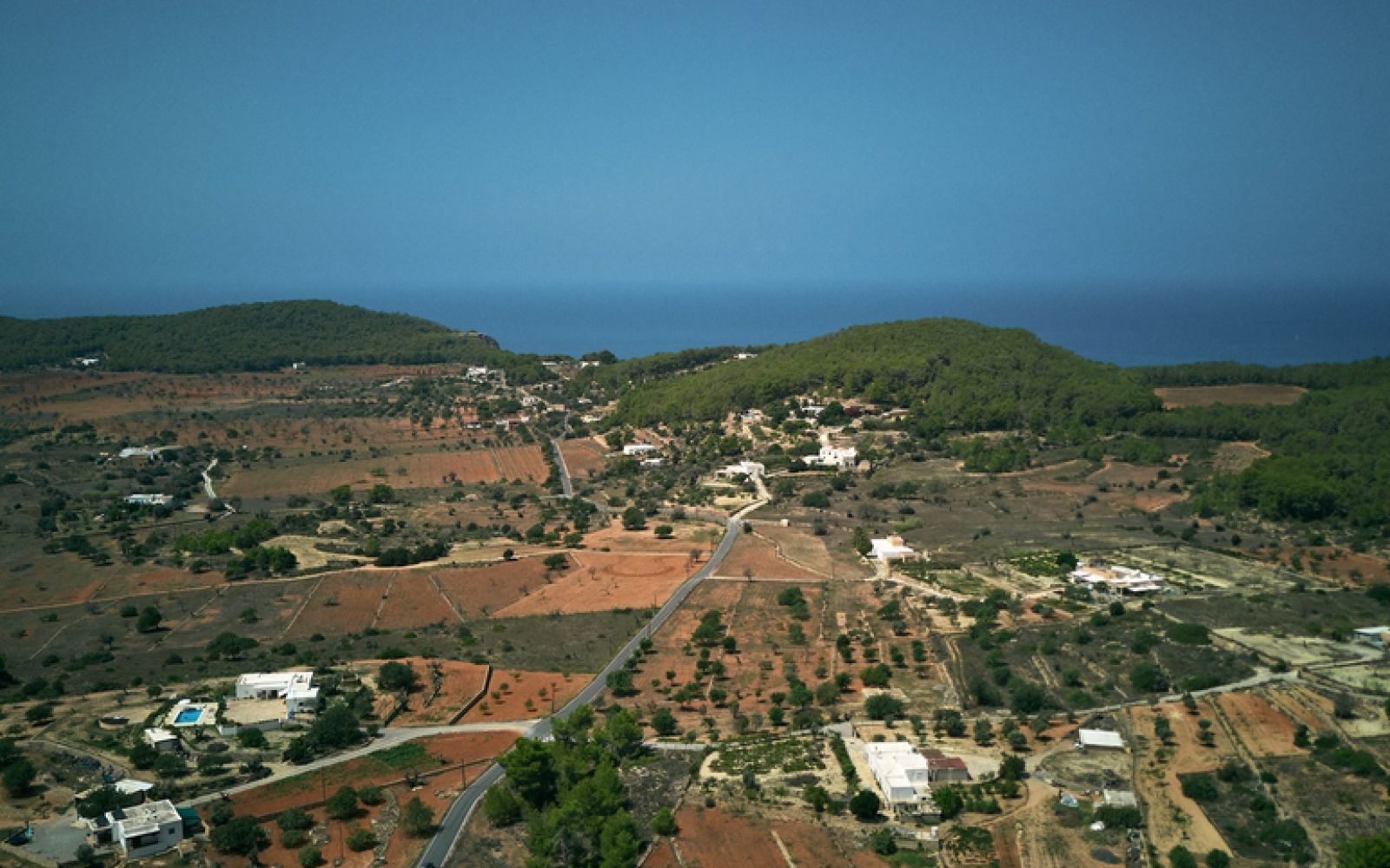 Teambuilding y eventos corporativos en Ibiza con transporte privado: Actividades para reforzar la conexión en tu equipo