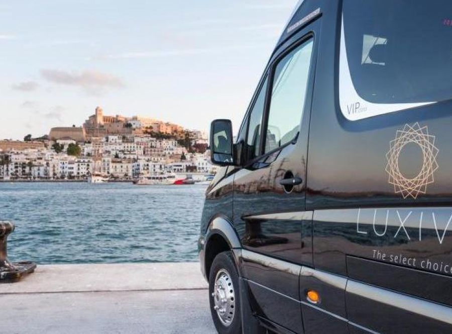 ¿Por qué un traslado privado es la mejor manera de comenzar tus vacaciones en Ibiza?